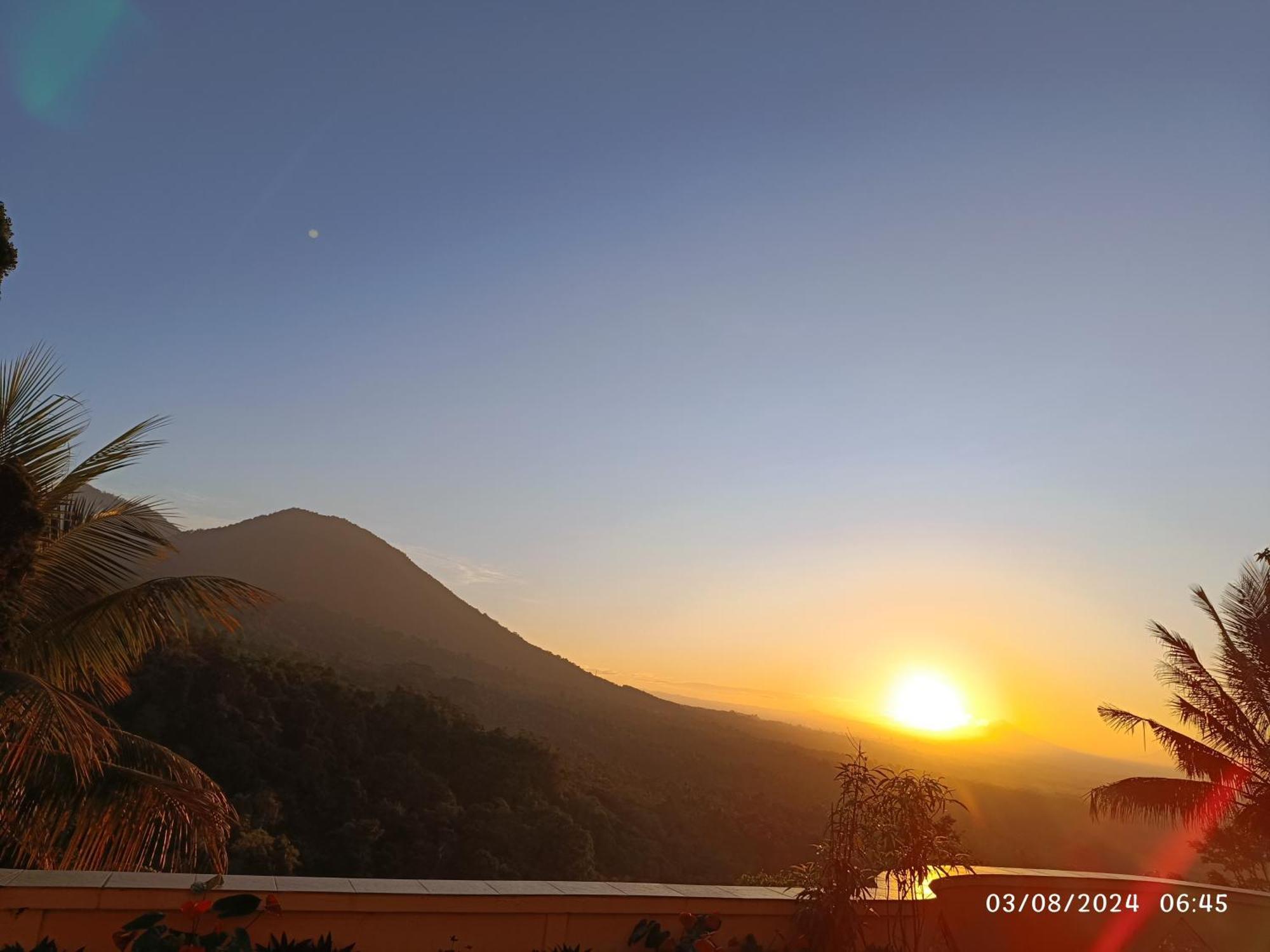 Dwan Tea Mountain Side Bed & Breakfast จาตีลูวีห์ ภายนอก รูปภาพ